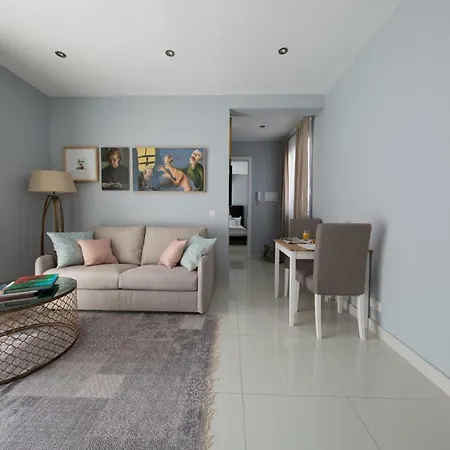 Sunny Penthouse Apartment *