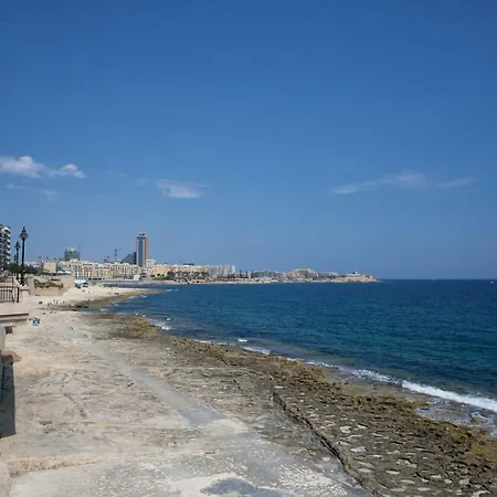 Sunny Penthouse * Sliema
